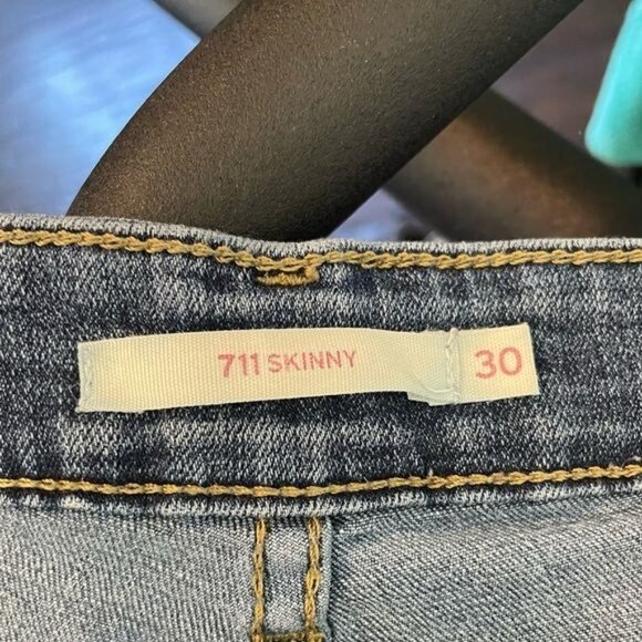 Levis 711 Skinny Jeans Medium Wash Denim Womens Slim Fit Stretch Size 30 - Picture 7 of 11